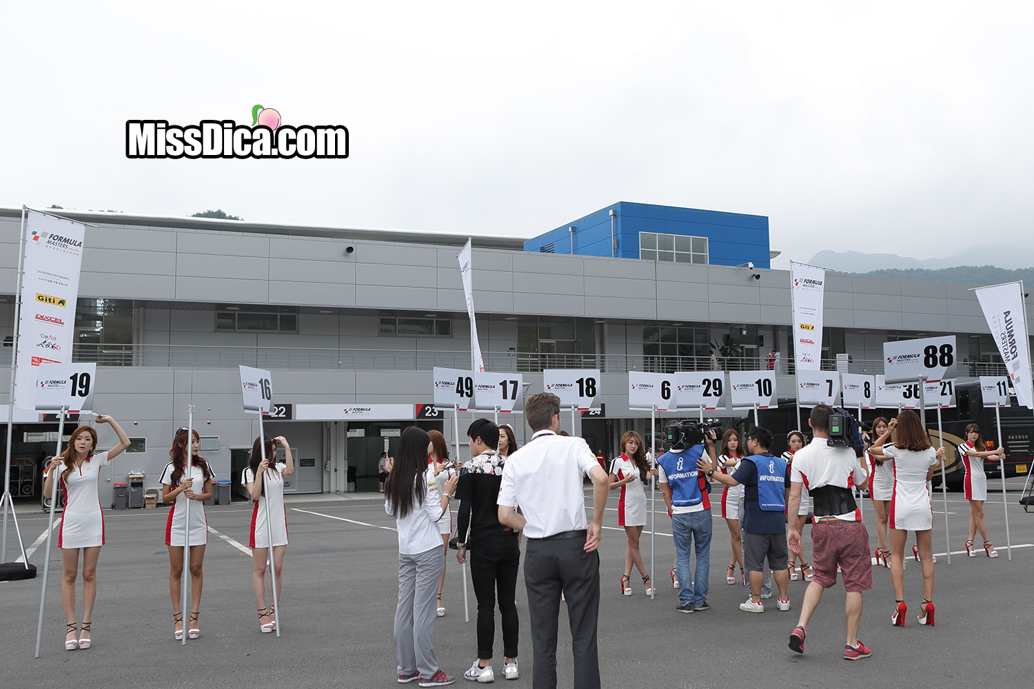 CN0P8293 복사.jpg