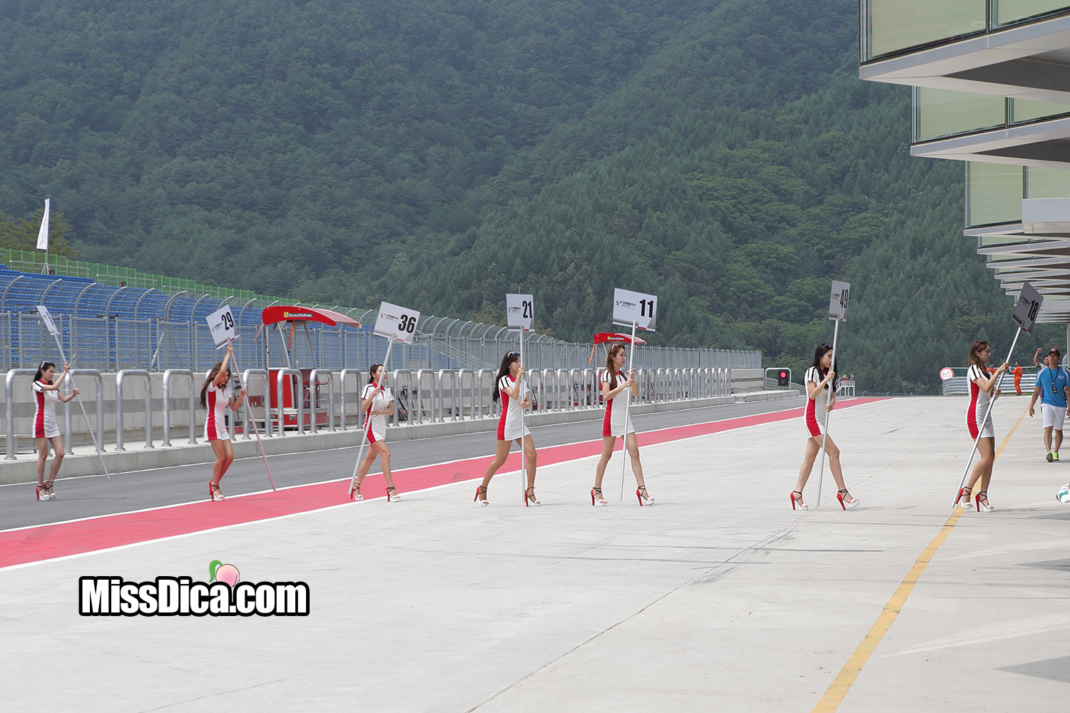 CN0P8964 복사.jpg