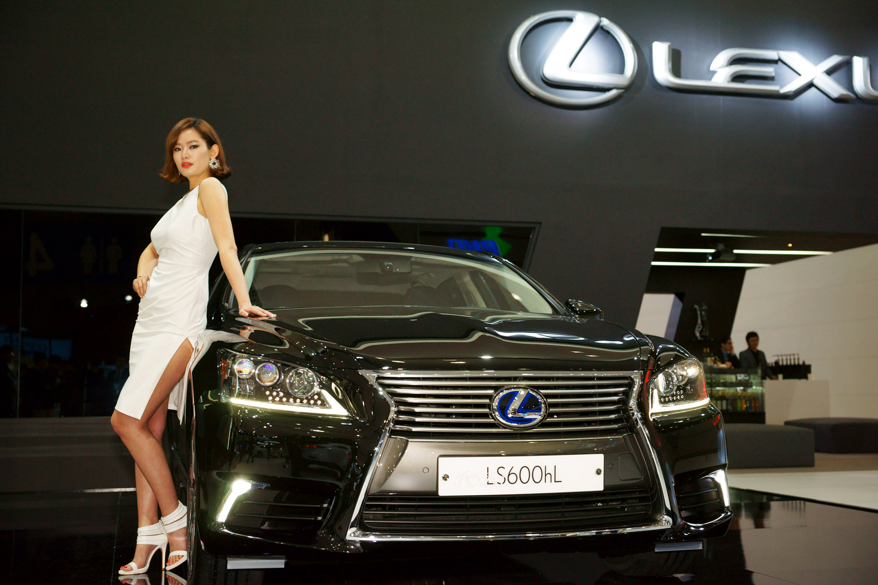 lexus1.jpg
