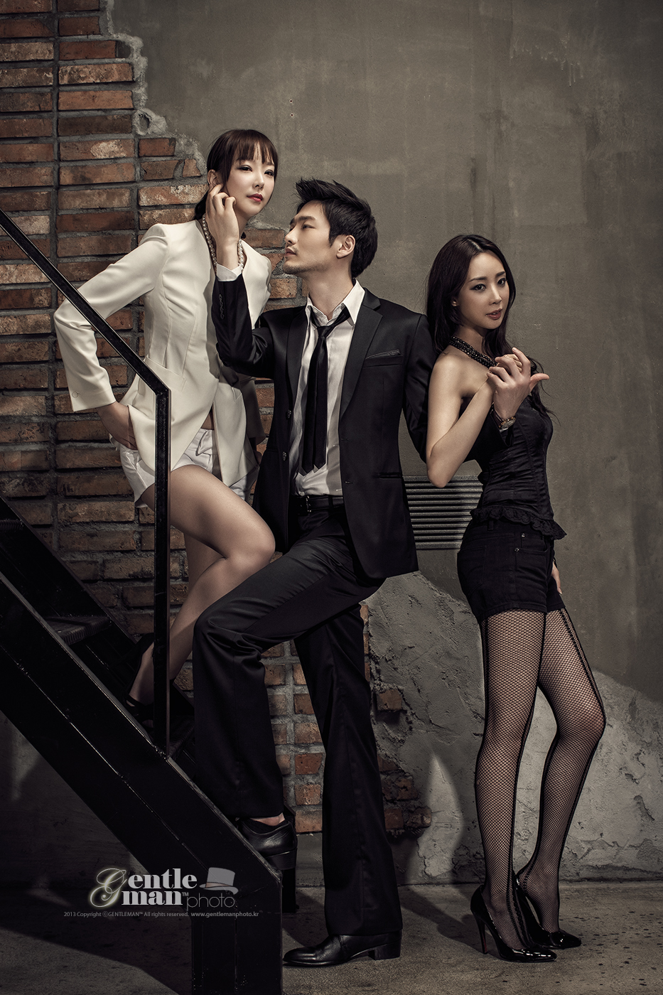 3BI8Q1492-933-gs.jpg