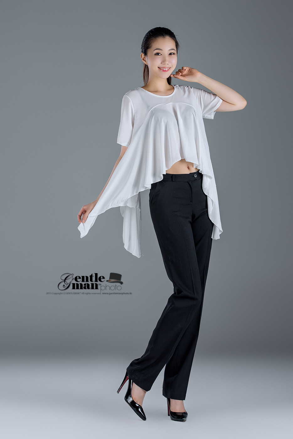 32BI8Q7213-933-1.jpg