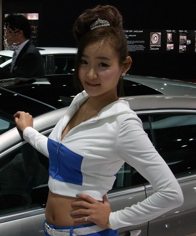 3076546536_VL57Gt3H_2011+seoul+motors+1083.jpg