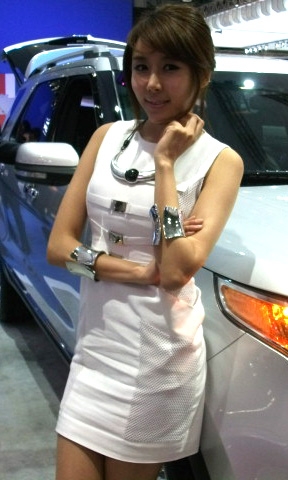 3076546536_3wflkqnT_2011+seoul+motors+542.jpg